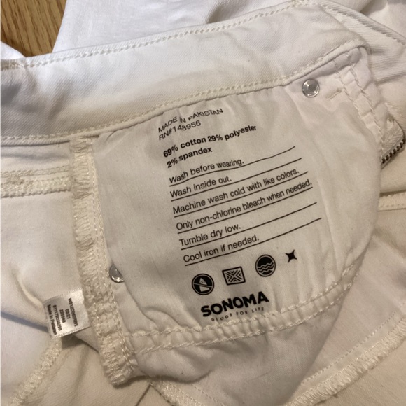 Women’s shorts size 18 color white - Picture 4 of 9